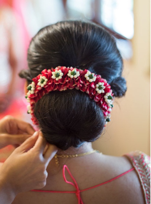brides-essentials_red-saree_pellipoolajada_hairstyle_indianbride-jpg5