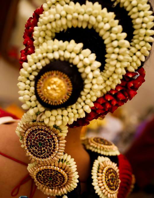 brides essentials red saree pellipoolajada hairstyle indianbride8
